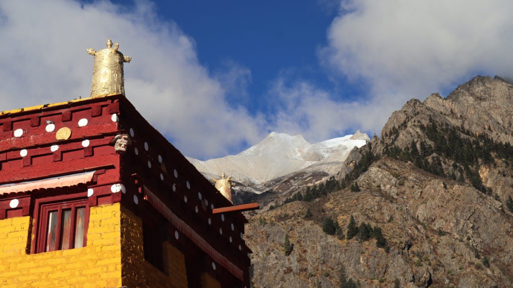 四川省・の写真　神山を仰ぎ格聶（グニエ）南綫を行く4-3