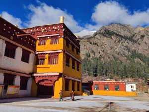 四川省・の写真　神山を仰ぎ格聶（グニエ）南綫を行く4-6