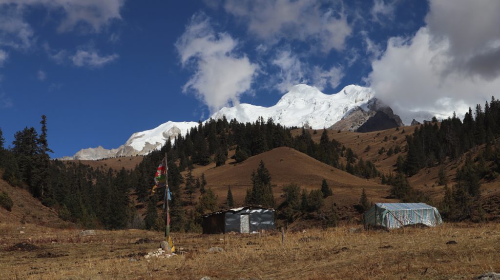 四川省・の写真　神山を仰ぎ格聶（グニエ）南綫を行く5-2