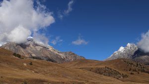 四川省・の写真　神山を仰ぎ格聶（グニエ）南綫を行く5-7