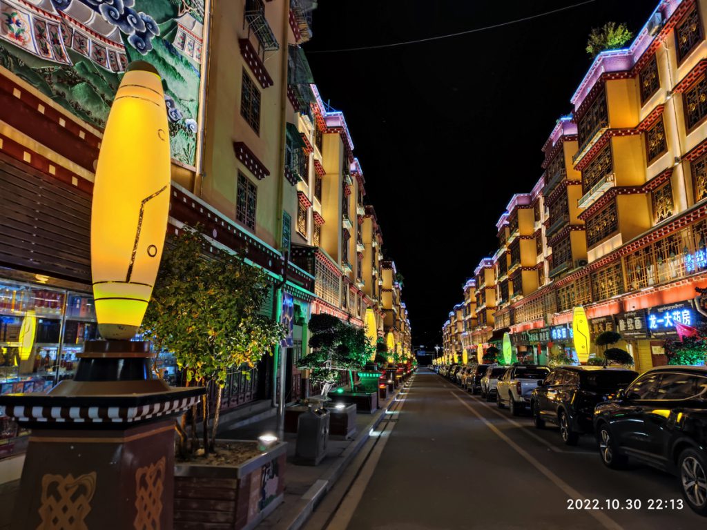 四川省・の写真 海抜5千mの扎瓦拉峠を越え巴搪、理塘へ4-1