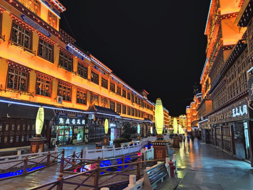 四川省・の写真 海抜5千mの扎瓦拉峠を越え巴搪、理塘へ4-2