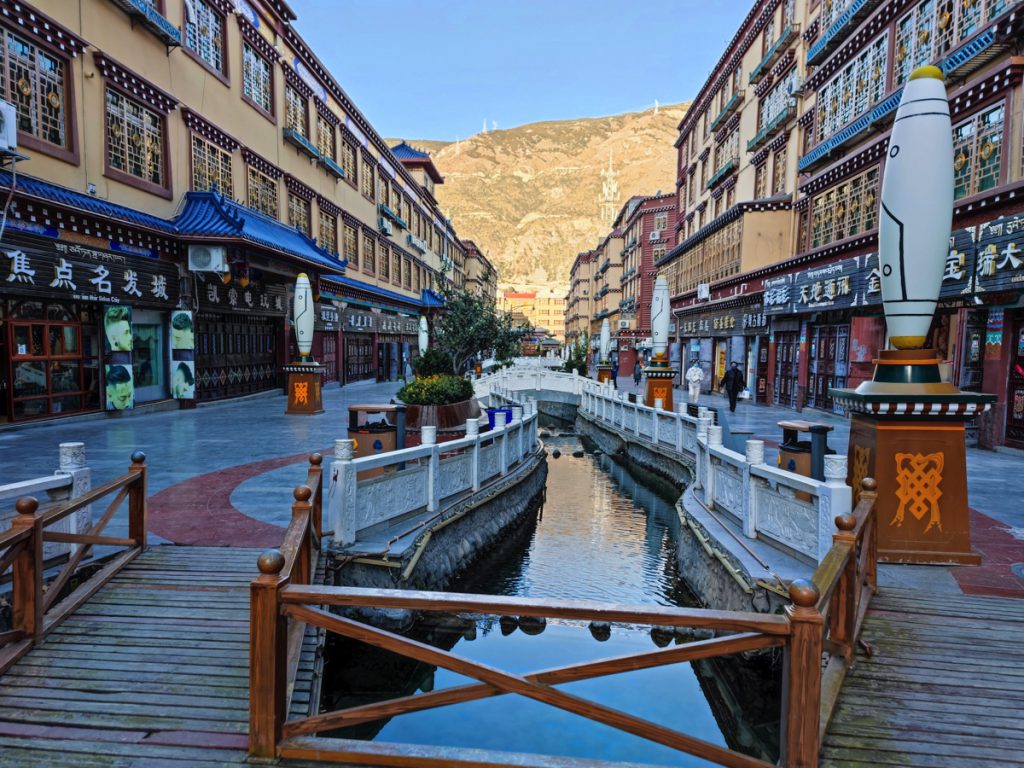 四川省・の写真 海抜5千mの扎瓦拉峠を越え巴搪、理塘へ4-4