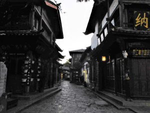 雲南省・玉龍雪山、玉龍雪山と藍月谷、麗江古城の写真　古城と神の雪山3-8