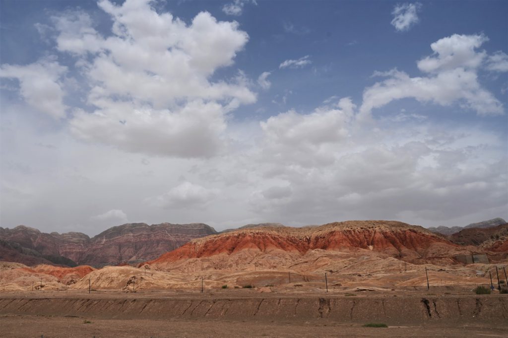 新疆ウィグル自治区・塔里木（タリム）盆地の写真　胡楊林を染めるタリムの夕陽4-4