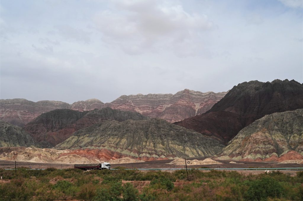 新疆ウィグル自治区・塔里木（タリム）盆地の写真　胡楊林を染めるタリムの夕陽4-5