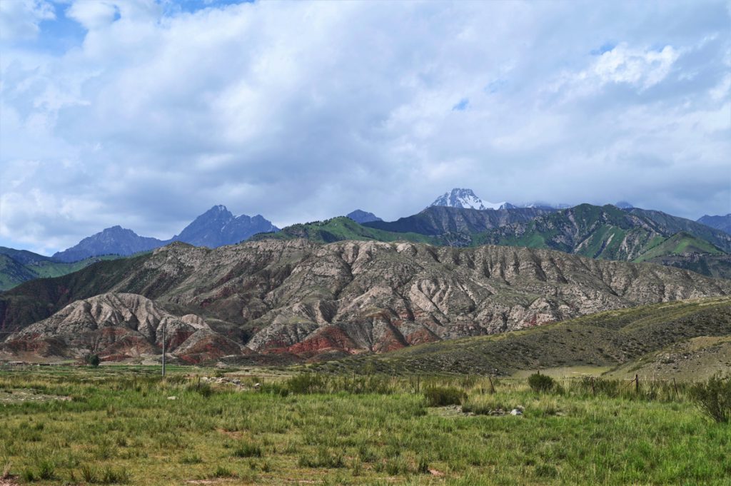 新疆ウィグル自治区・の写真　炎熱の谷から緑の天山へ4-2