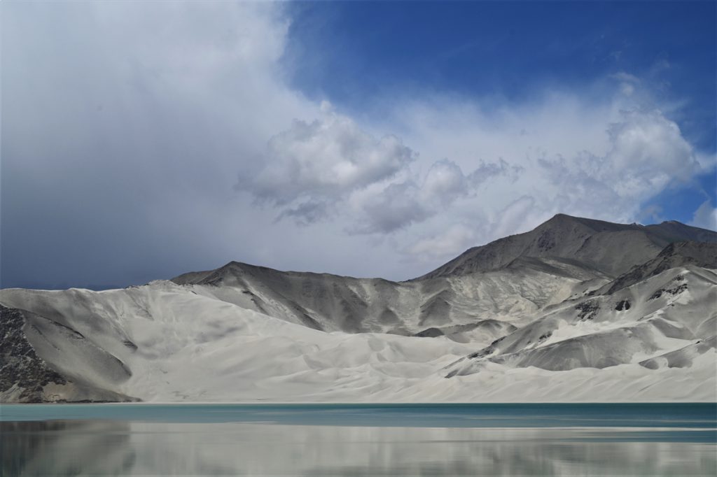 新疆ウィグル自治区・の写真　パミールの宝石3-2