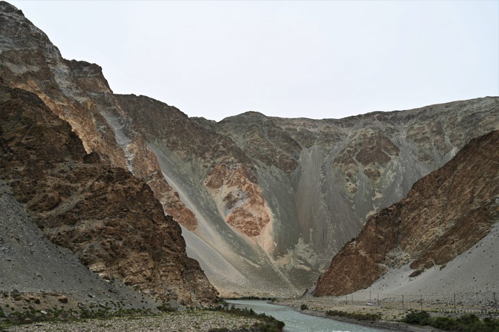 新疆ウィグル自治区・の写真　世界の屋根と氷河2-1