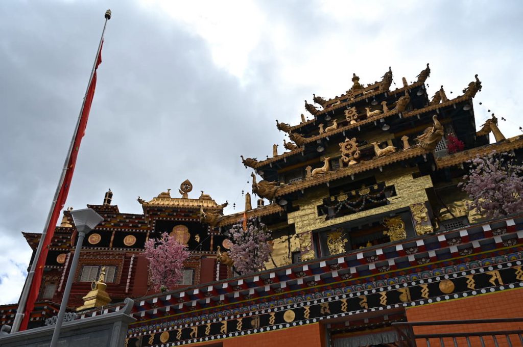 四川省・十明佛学院と白玉寺の写真　海抜５千mの仏教学院2-1