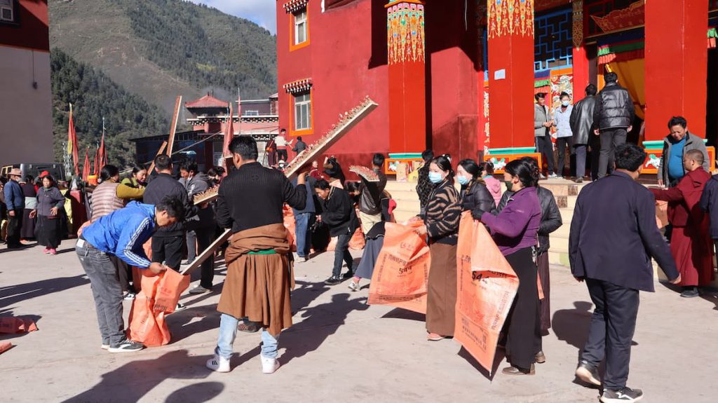 四川省・十明佛学院と白玉寺の写真　海抜５千mの仏教学院4-4