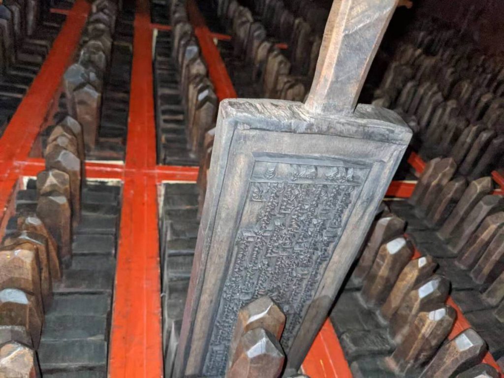 四川省・徳格印経院と甘孜県の写真　チベット文化の宝庫と温泉の街2-3