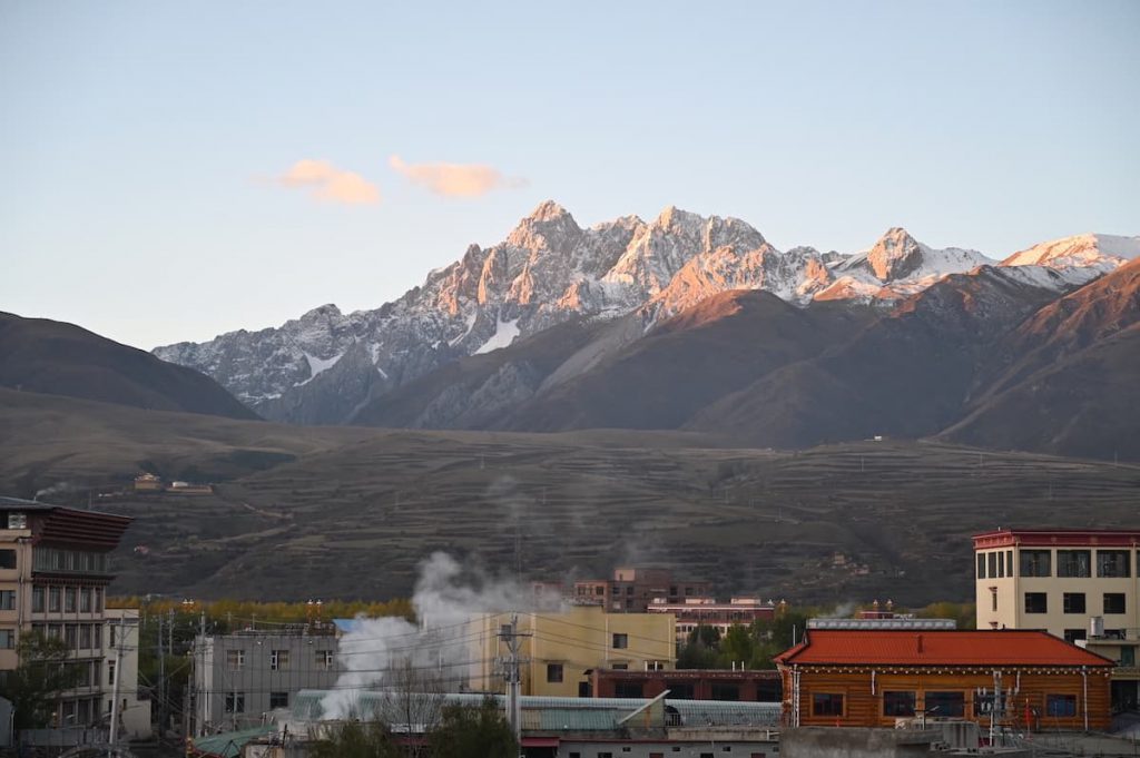 四川省・徳格印経院と甘孜県の写真　チベット文化の宝庫と温泉の街3-1