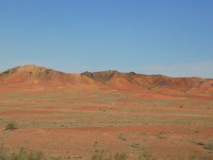 新疆ウィグル自治区・蘭州から烏魯木斉へ 烏魯木斉 ジュンガル盆地 砂漠の道 カナスへの玄関、布爾津 阿勒泰の深緑の谷の写真　烏魯木斉（ウルムチ）からカナスへ3-10