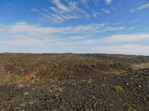 新疆ウィグル自治区・蘭州から烏魯木斉へ 烏魯木斉 ジュンガル盆地 砂漠の道 カナスへの玄関、布爾津 阿勒泰の深緑の谷の写真　烏魯木斉（ウルムチ）からカナスへ3-6