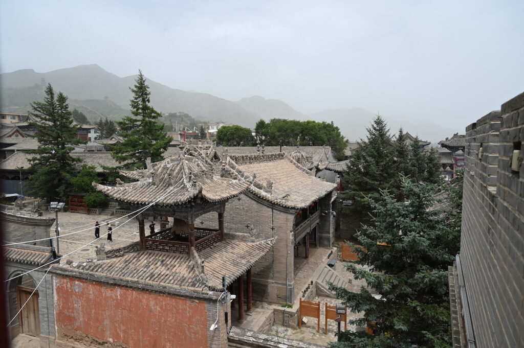 青海省・の写真　青海省の明代古城と寺2-3