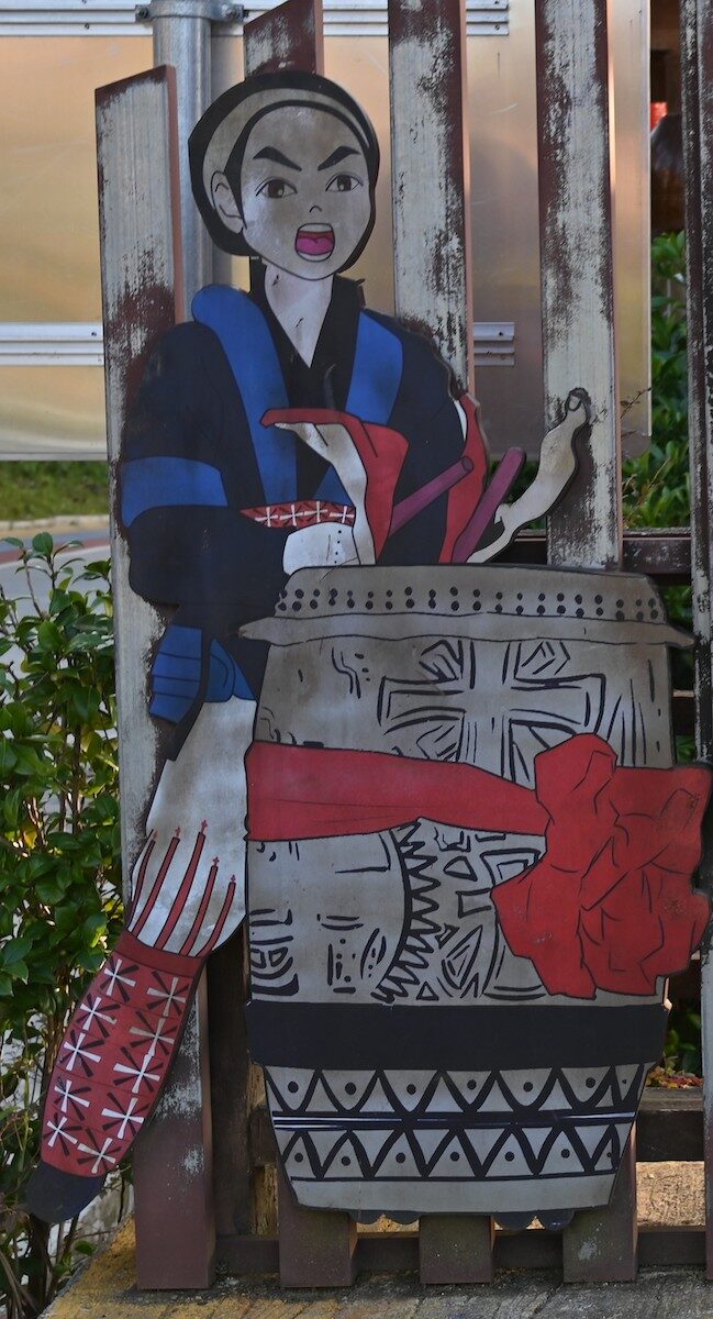 貴州省・の写真　カルスト峰の林と古銀杏の村、大瀑布6-4