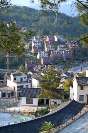 貴州省・の写真　カルスト峰の林と古銀杏の村、大瀑布6-9