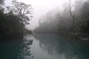 貴州省・の写真　世界自然遺産の古橋と癒しの峡谷2-7