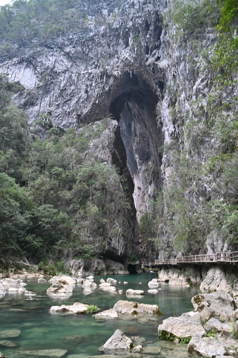 貴州省・の写真　世界自然遺産の古橋と癒しの峡谷3-3