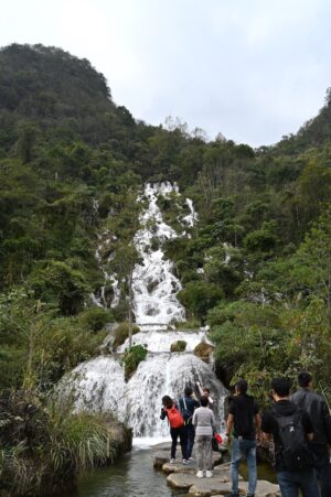 貴州省・の写真　世界自然遺産の古橋と癒しの峡谷3-7