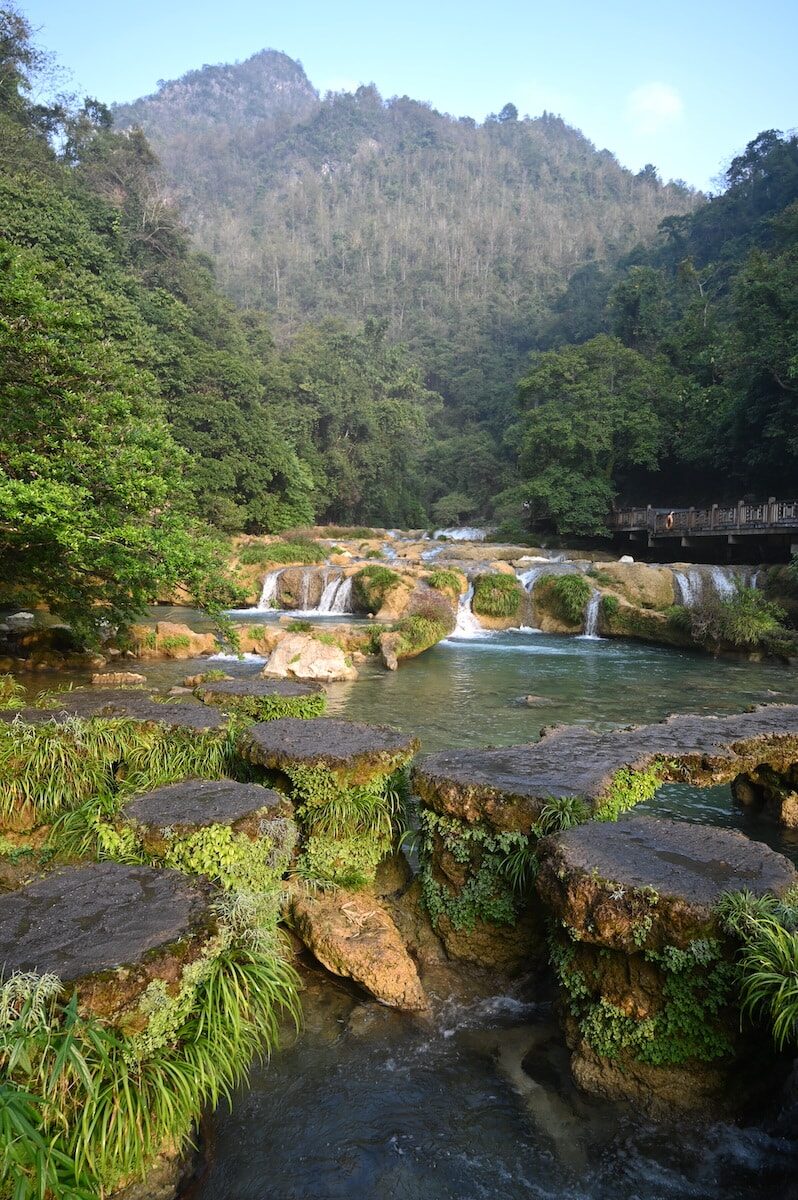 貴州省・の写真　世界自然遺産の古橋と癒しの峡谷4-4