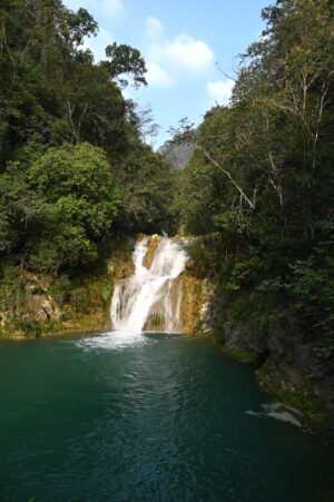 貴州省・の写真　世界自然遺産の古橋と癒しの峡谷4-7