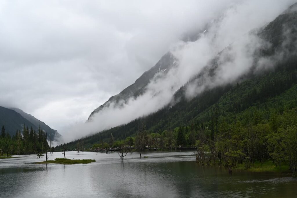 四川省・の写真　四姑娘山（スクニャン山）の渓谷を歩き中路蔵寨を訪ねる4-3