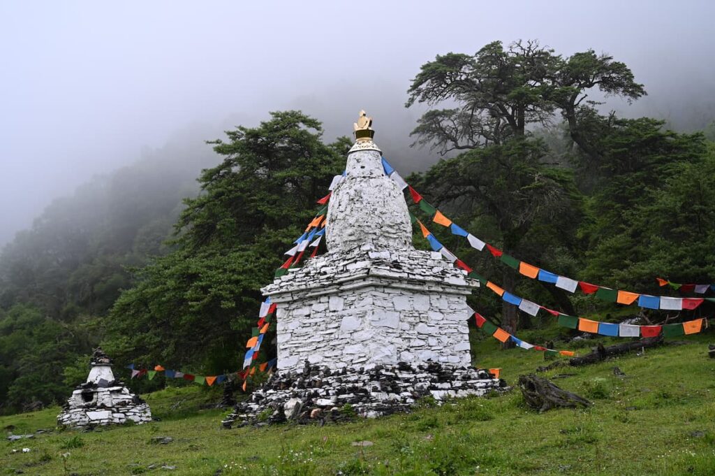 四川省・の写真　四姑娘山（スクニャン山）の渓谷を歩き中路蔵寨を訪ねる4-5