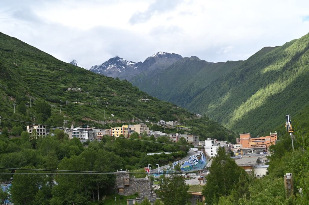 四川省・の写真 四姑娘山(スクニャン山)の渓谷を歩き中路蔵寨を訪ねる5-3
