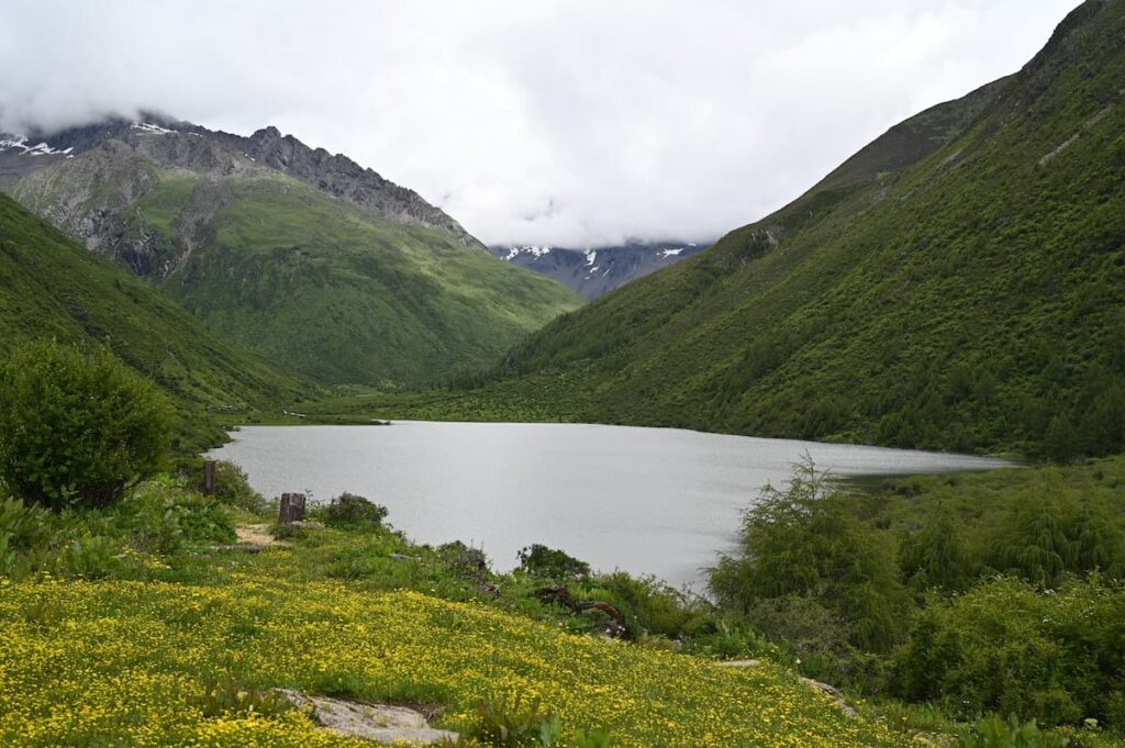 四川省・の写真　四姑娘山（スクニャン山）の渓谷を歩き中路蔵寨を訪ねる6-2