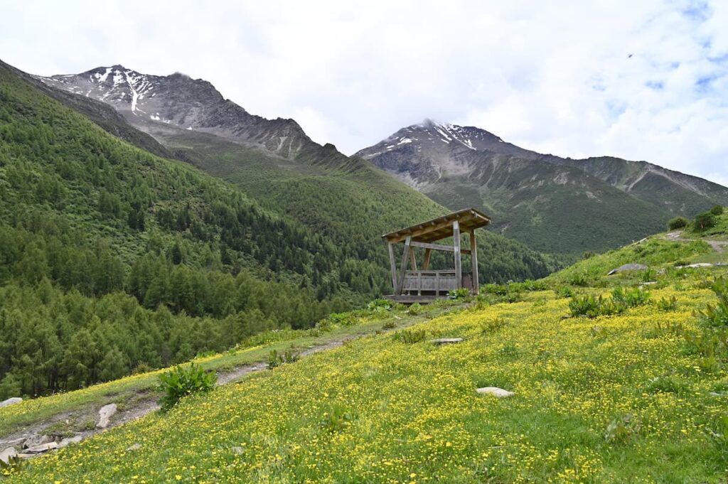 四川省・の写真　四姑娘山（スクニャン山）の渓谷を歩き中路蔵寨を訪ねる6-3