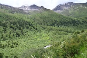 四川省・の写真　四姑娘山（スクニャン山）の渓谷を歩き中路蔵寨を訪ねる6-8