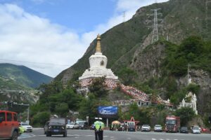 四川省・の写真　四姑娘山（スクニャン山）の渓谷を歩き中路蔵寨を訪ねる8-8