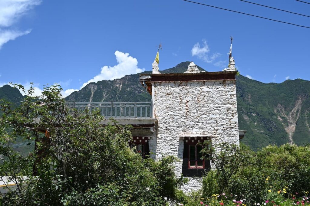 四川省・の写真 四姑娘山(スクニャン山)の渓谷を歩き中路蔵寨を訪ねる9-1