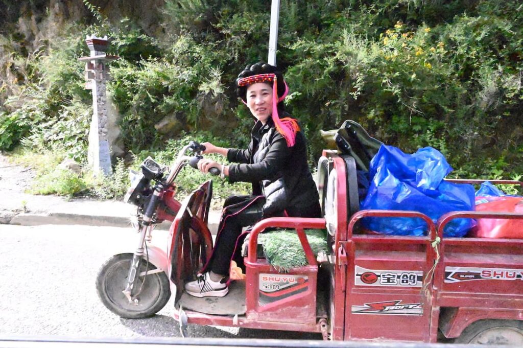 四川省・の写真 四姑娘山(スクニャン山)の渓谷を歩き中路蔵寨を訪ねる9-3