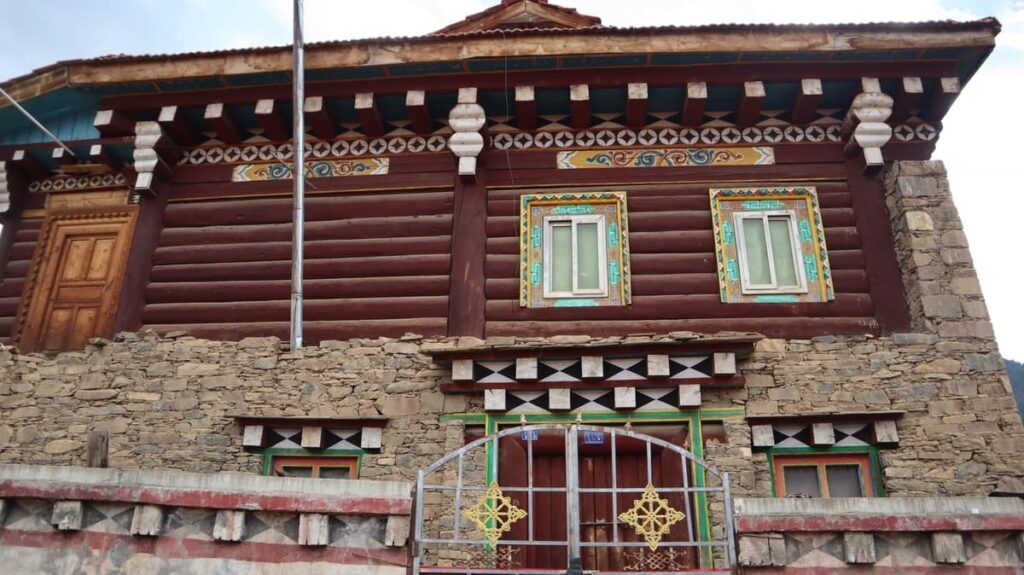 四川省・の写真　甲玉拉措と玉科草原からパンダとお茶の故郷へ3-2