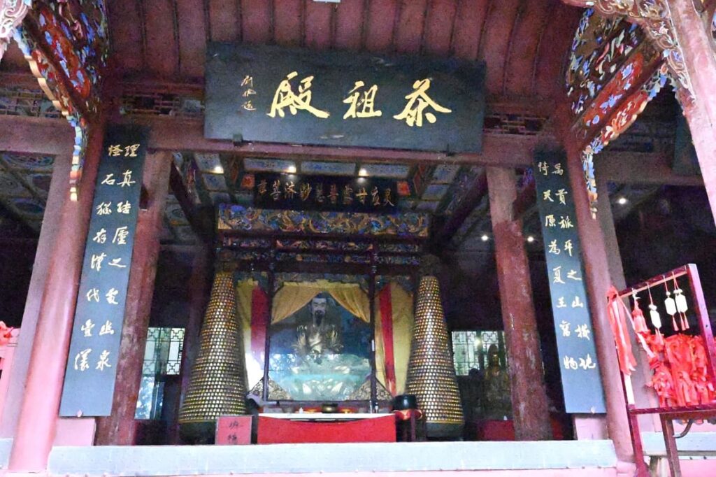 四川省・の写真　甲玉拉措と玉科草原からパンダとお茶の故郷へ6-2