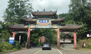 四川省・の写真　甲玉拉措と玉科草原からパンダとお茶の故郷へ6-7