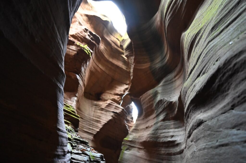 陝西省・の写真　岩と光の夢の回廊2-5