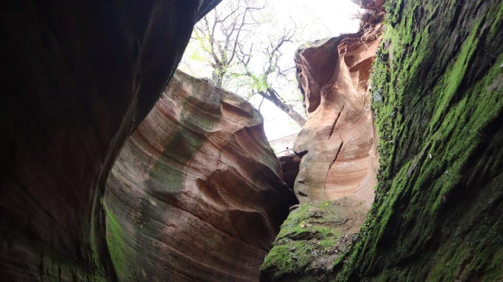 陝西省・の写真　岩と光の夢の回廊3-1