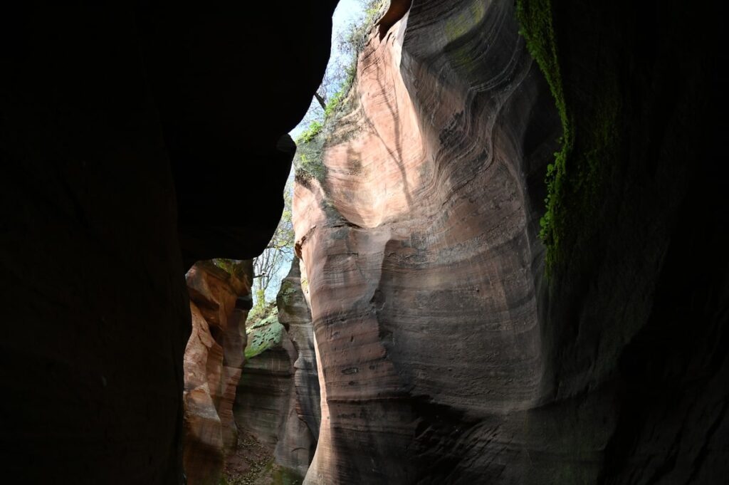 陝西省・の写真　岩と光の夢の回廊3-2