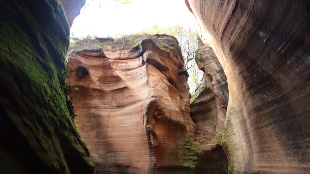 陝西省・の写真　岩と光の夢の回廊3-3