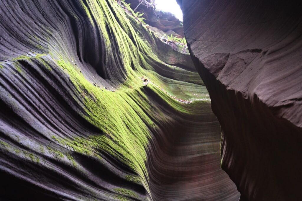 陝西省・の写真　岩と光の夢の回廊4-2