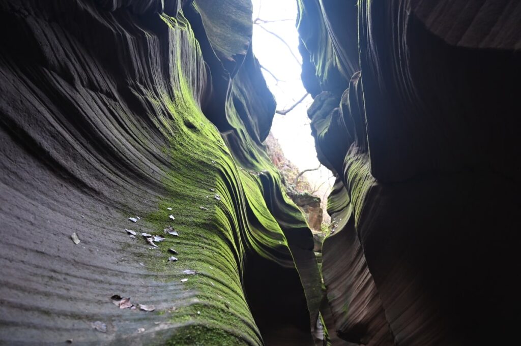 陝西省・の写真　岩と光の夢の回廊4-5