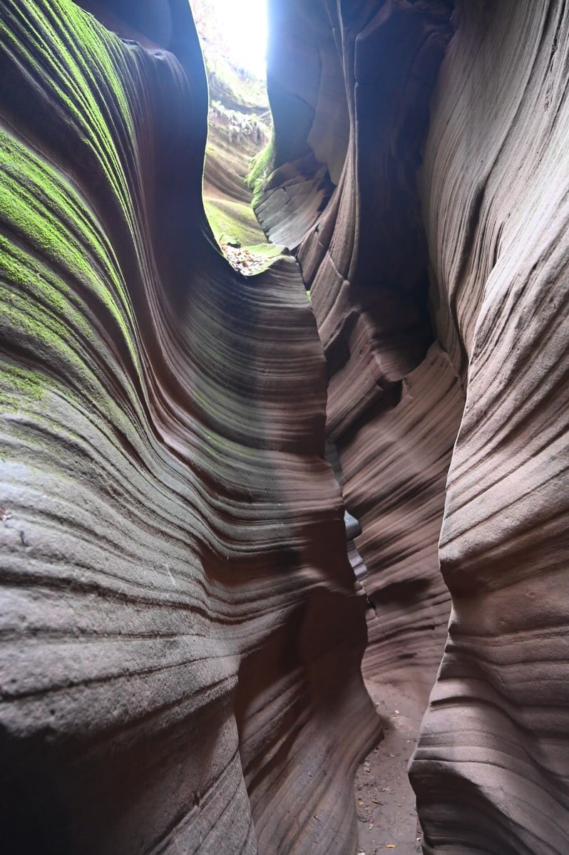 陝西省・の写真　岩と光の夢の回廊5-2