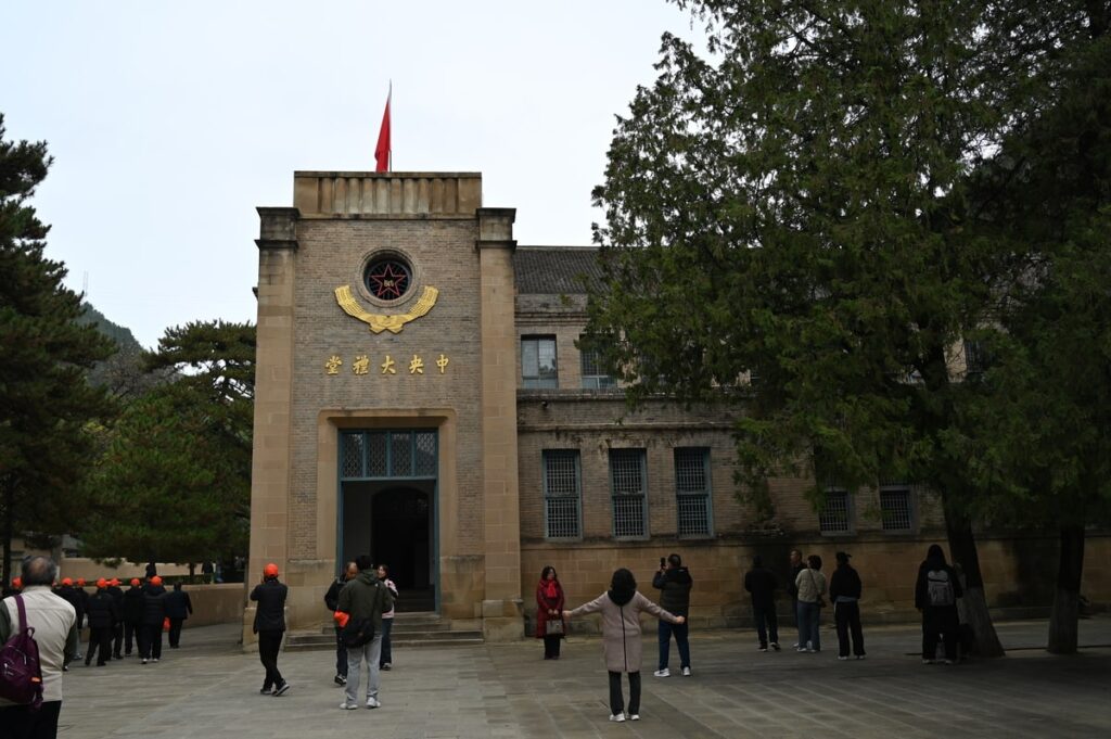 陝西省・の写真　岩と光の夢の回廊9-3