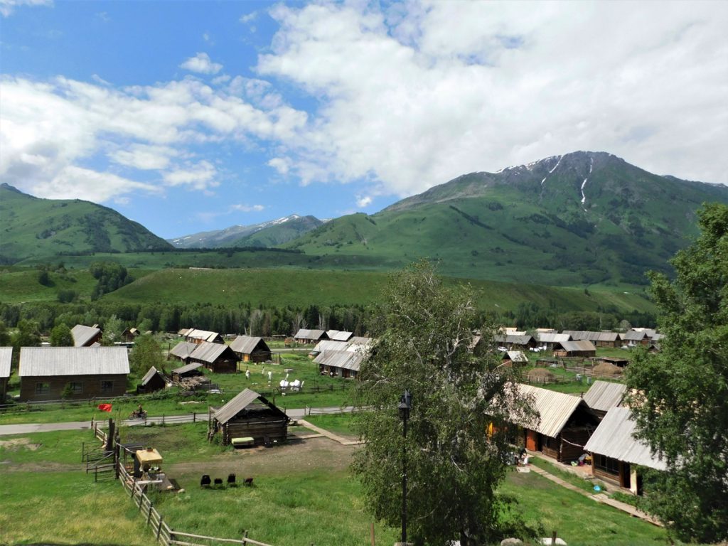 新疆ウィグル自治区・喀納斯（カナス）禾木村の写真　トゥバ族と哈薩克（カザフ）族の浄土-1