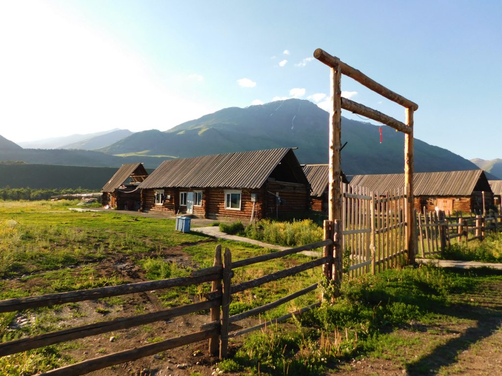 新疆ウィグル自治区・喀納斯（カナス）禾木村の写真　トゥバ族と哈薩克（カザフ）族の浄土-2