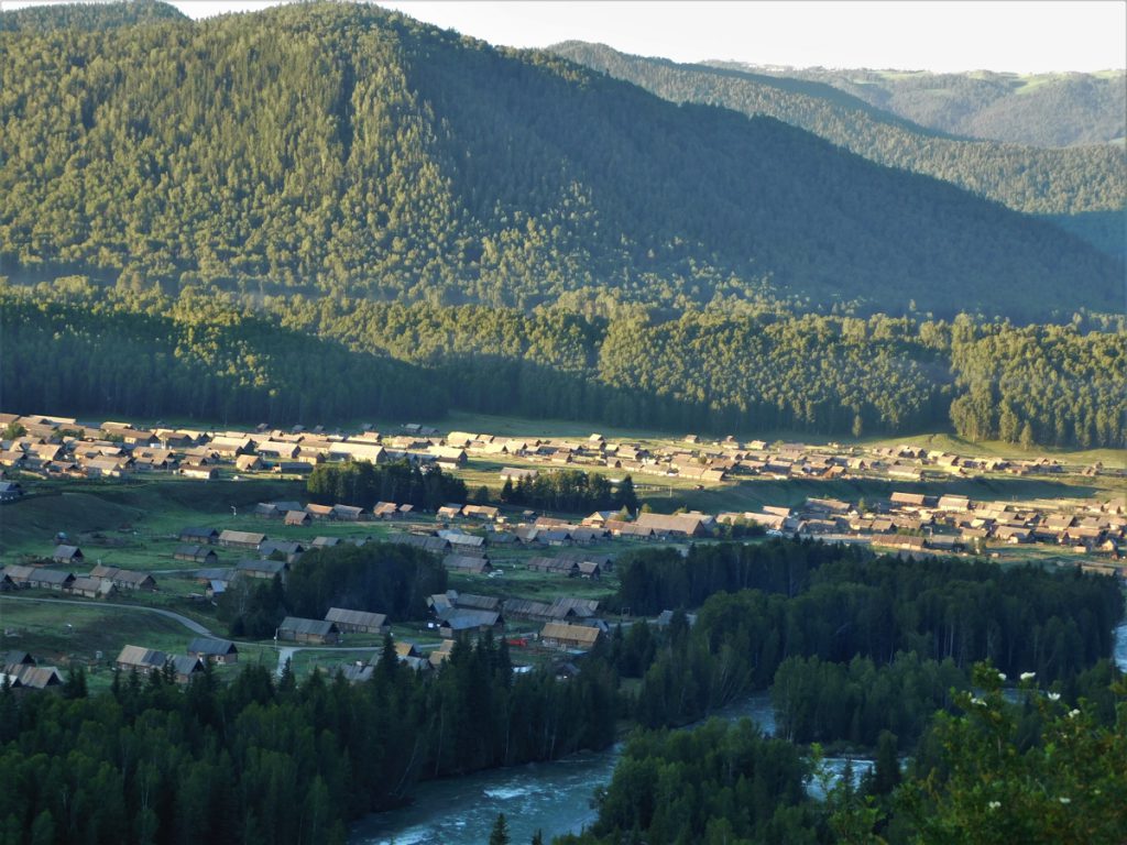 新疆ウィグル自治区・喀納斯（カナス）禾木村の写真　トゥバ族と哈薩克（カザフ）族の浄土-3